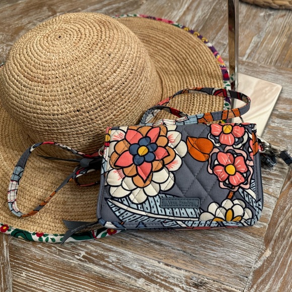 Vera Bradley Beach Bundle - Picture 7 of 10
